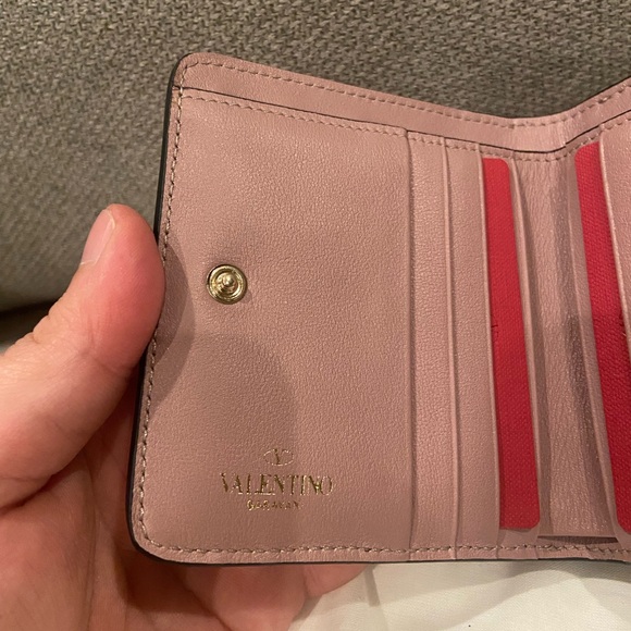 New Valentino Garavani Pink Mauve Wallet with Gold Studs - Picture 7 of 12